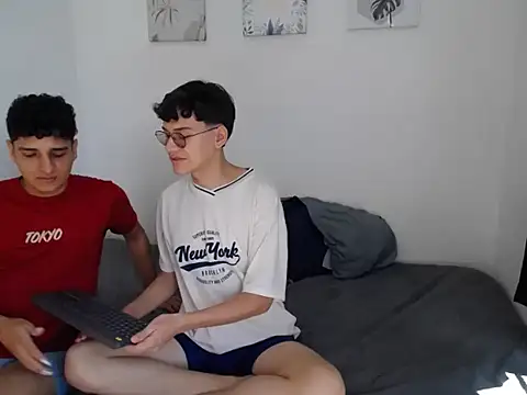 Snapshot of SpritzBoys chatting on October 2025 01:45:02 PM SpritzBoys online show from October 2025 01:45:02 PM