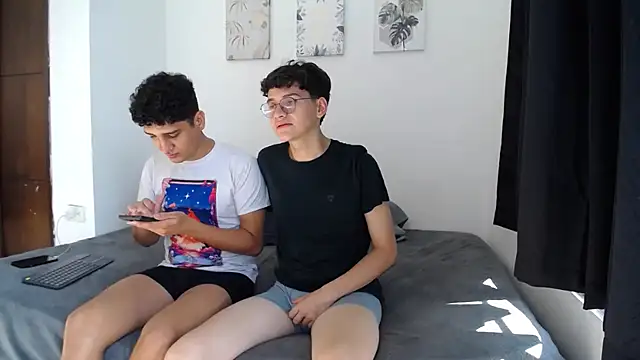 Snapshot of SpritzBoys chatting on October 2025 01:25:01 PM SpritzBoys online show from October 2025 01:25:01 PM