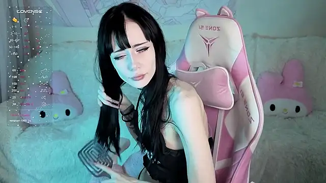 Snapshot of MiranaLieberttt chatting on December 2025 09:09:02 PM MiranaLieberttt online show from December 2025 09:09:02 PM