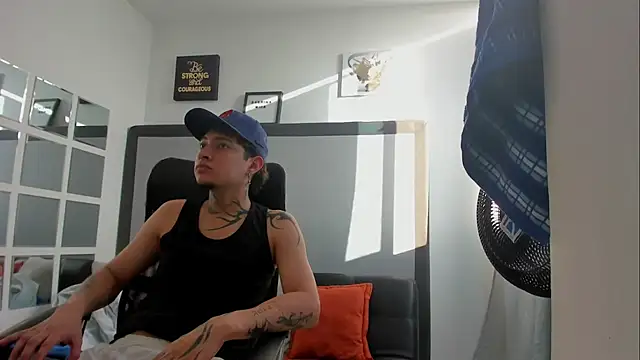 Snapshot of Sky_Wild chatting on October 2025 09:26:02 PM Sky Wild online show from October 2025 09:26:02 PM