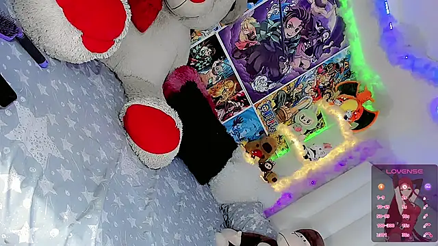 Estefany Leeon online show from November 2025 03:00:02 PM