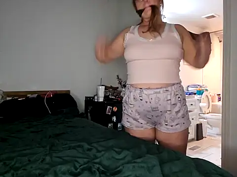 Snapshot of mommiixpooks chatting on October 2025 06:35:02 AM mommiixpooks online show from October 2025 06:35:02 AM