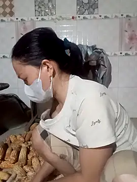 Snapshot of nat-tri chatting on October 2025 10:37:02 AM nat-tri online show from October 2025 10:37:02 AM