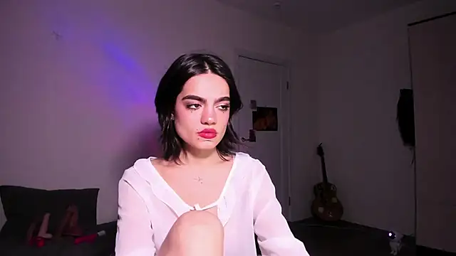 Snapshot of nightfloatt chatting on December 2025 01:06:01 PM nightfloatt online show from December 2025 01:06:01 PM