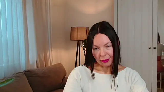 Snapshot of LittleNicolee chatting on December 2025 01:04:02 PM LittleNicolee online show from December 2025 01:04:02 PM