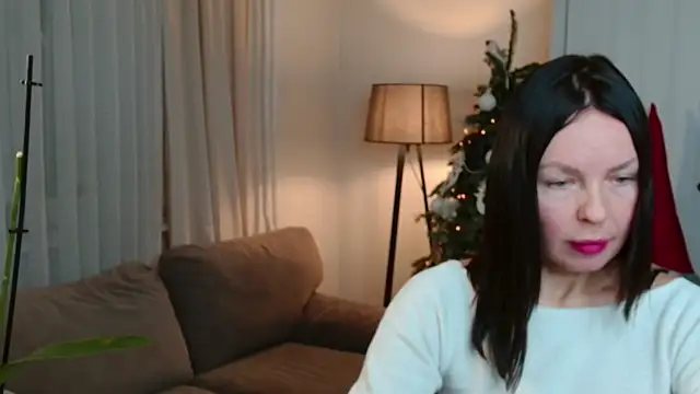 Snapshot of LittleNicolee chatting on December 2025 03:40:02 PM LittleNicolee online show from December 2025 03:40:02 PM