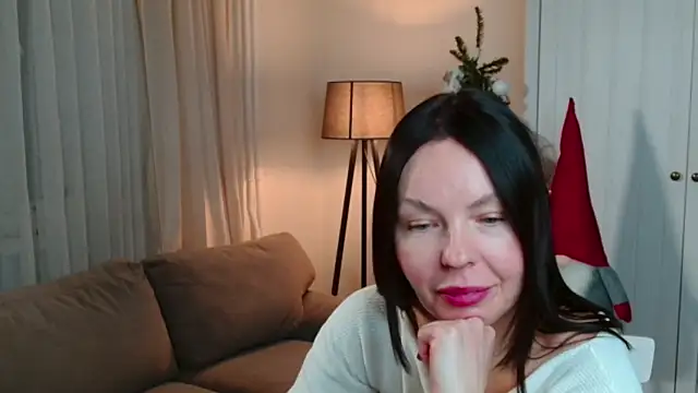 LittleNicolee online show from December 2025 06:04:01 PM