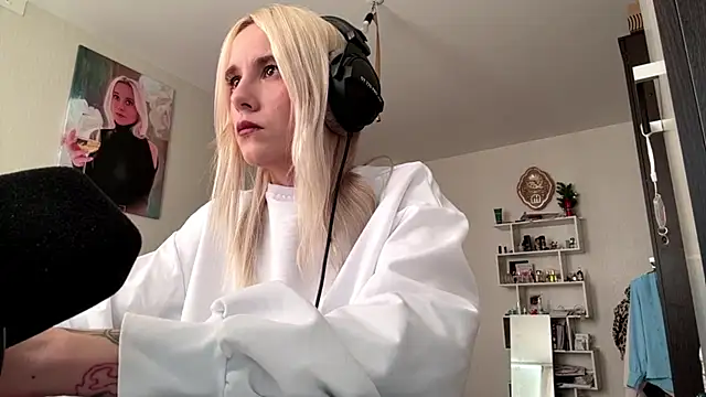 Snapshot of LinaGoodG chatting on October 2025 09:53:01 AM LinaGoodG online show from October 2025 09:53:01 AM