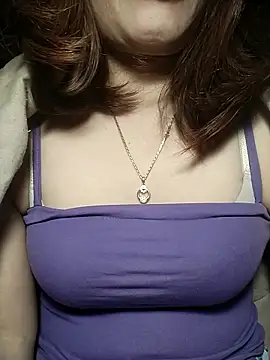 YiyinLy online show from November 2025 07:24:02 PM