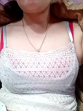 YiyinLy online show from February 2026 07:24:01 AM