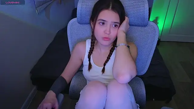 ViolaHight online show from May 2026 05:06:02 PM