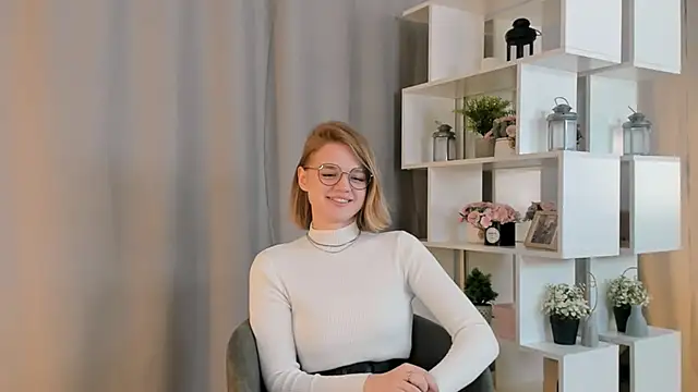 LillieLejune online show from October 2025 01:23:01 PM