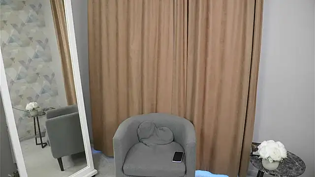 Snapshot of MargyUong chatting on October 2025 03:40:02 AM MargyUong online show from October 2025 03:40:02 AM