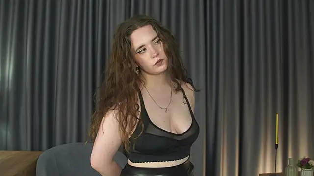 Snapshot of YuriFout chatting on November 2025 11:10:02 AM YuriFout online show from November 2025 11:10:02 AM