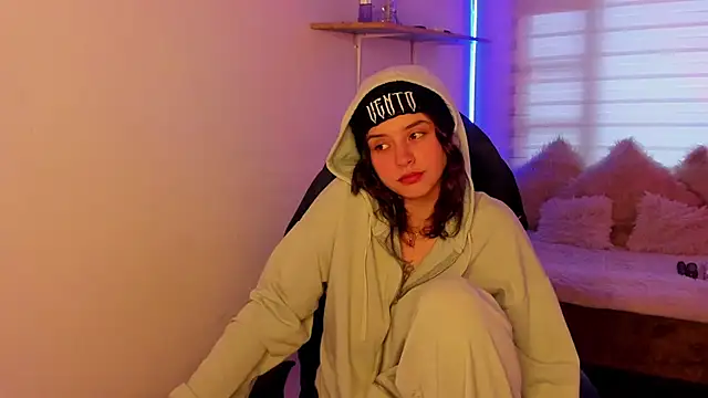 Snapshot of Emily_Lindey chatting on October 2025 07:20:01 PM Emily Lindey online show from October 2025 07:20:01 PM