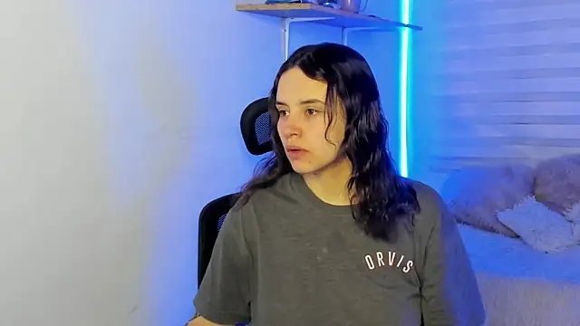 Snapshot of Emily_Lindey chatting on November 2025 03:19:01 AM Emily Lindey online show from November 2025 03:19:01 AM