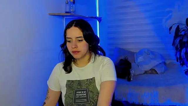 Snapshot of Emily_Lindey chatting on November 2025 03:29:02 AM Emily Lindey online show from November 2025 03:29:02 AM