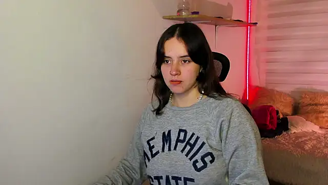 Snapshot of Emily_Lindey chatting on November 2025 03:18:02 AM Emily Lindey online show from November 2025 03:18:02 AM