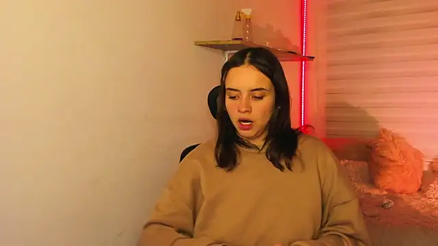 Snapshot of Emily_Lindey chatting on November 2025 03:38:01 AM Emily Lindey online show from November 2025 03:38:01 AM