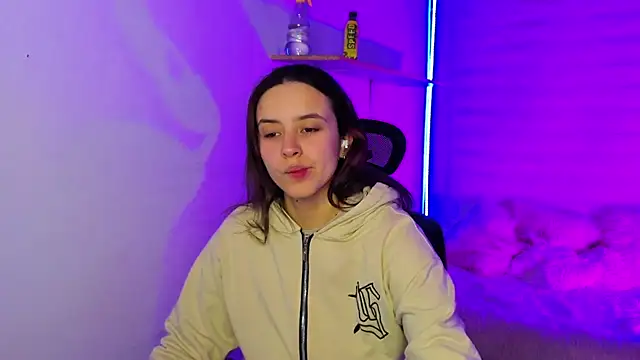 Snapshot of Emily_Lindey chatting on November 2025 03:05:01 AM Emily Lindey online show from November 2025 03:05:01 AM