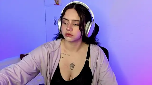 Emily Lindey online show from February 2026 03:47:01 AM