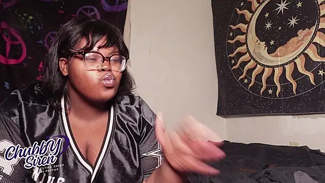 Snapshot of TheChubbySiren chatting on November 2025 01:52:02 AM TheChubbySiren online show from November 2025 01:52:02 AM