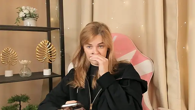 Snapshot of ShawnaBirge chatting on October 2025 08:36:02 AM ShawnaBirge online show from October 2025 08:36:02 AM