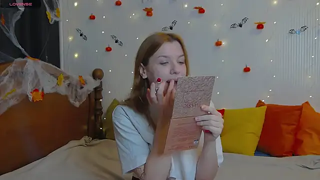 Snapshot of MeganNewCat chatting on October 2025 08:46:01 AM MeganNewCat online show from October 2025 08:46:01 AM