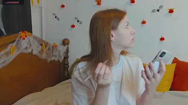 Snapshot of MeganNewCat chatting on October 2025 08:44:01 AM MeganNewCat online show from October 2025 08:44:01 AM