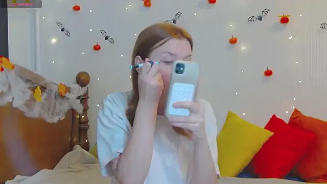 Snapshot of MeganNewCat chatting on October 2025 09:28:01 AM MeganNewCat online show from October 2025 09:28:01 AM