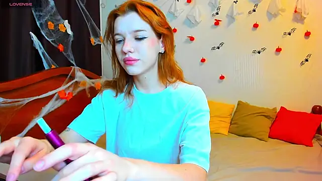 Snapshot of MeganNewCat chatting on November 2025 09:19:02 AM MeganNewCat online show from November 2025 09:19:02 AM