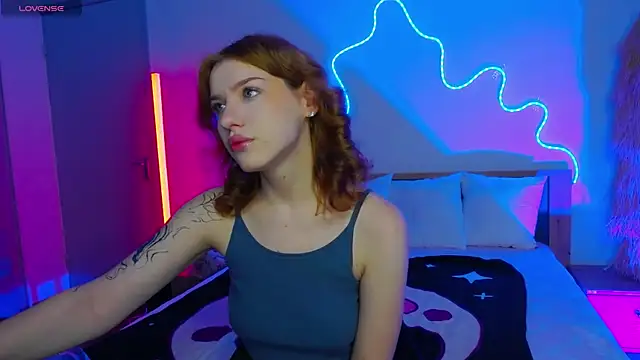 Snapshot of MeganNewCat chatting on November 2025 01:33:02 PM MeganNewCat online show from November 2025 01:33:02 PM