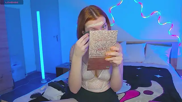 Snapshot of MeganNewCat chatting on December 2025 07:17:01 AM MeganNewCat online show from December 2025 07:17:01 AM