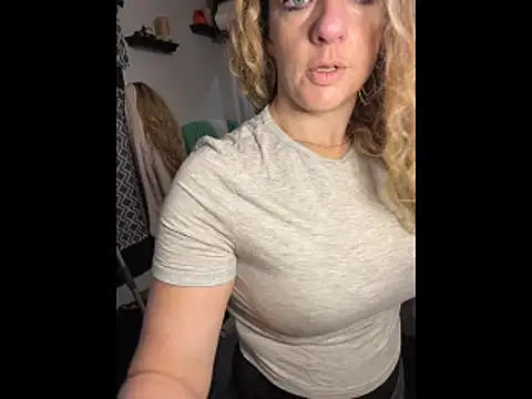 Snapshot of queenkelly1234 chatting on November 2025 07:46:02 PM queenkelly1234 online show from November 2025 07:46:02 PM