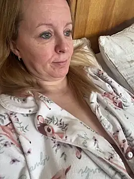 madamlillyrose online show from February 2026 10:52:02 AM