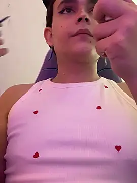 Snapshot of La-Gatiita-trans chatting on October 2025 03:27:01 PM La-Gatiita-trans online show from October 2025 03:27:01 PM