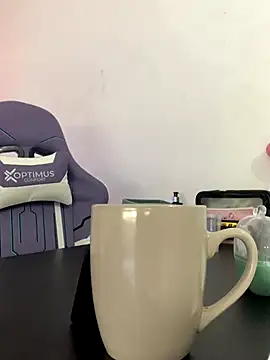 Snapshot of La-Gatiita-trans chatting on November 2025 02:24:02 PM La-Gatiita-trans online show from November 2025 02:24:02 PM