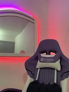 Snapshot of La-Gatiita-trans chatting on December 2025 04:33:01 PM La-Gatiita-trans online show from December 2025 04:33:01 PM