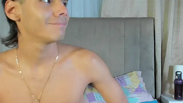 Snapshot of Kendra_and_liam chatting on October 2025 11:44:02 AM Kendra and liam online show from October 2025 11:44:02 AM