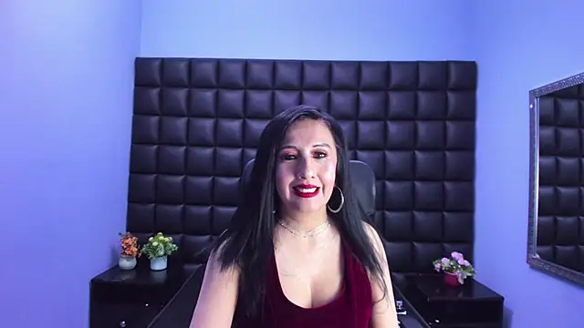 Agatha Leon  online show from April 2026 02:33:01 PM