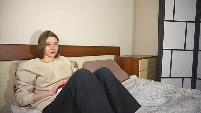 Snapshot of RoslynArcuo chatting on October 2025 08:33:02 PM RoslynArcuo online show from October 2025 08:33:02 PM