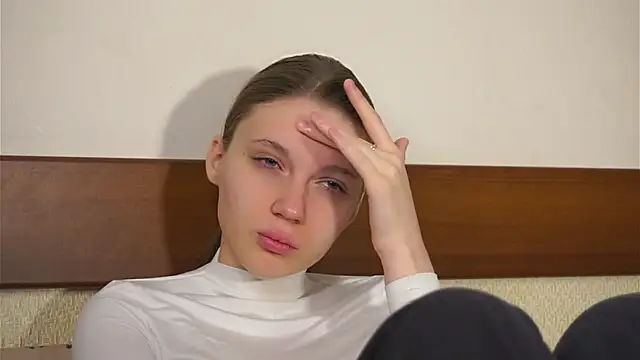 Snapshot of RoslynArcuo chatting on November 2025 08:20:01 PM RoslynArcuo online show from November 2025 08:20:01 PM