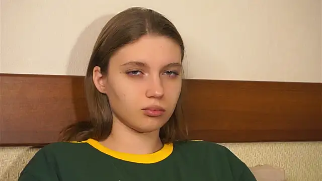 Snapshot of RoslynArcuo chatting on November 2025 08:40:01 PM RoslynArcuo online show from November 2025 08:40:01 PM