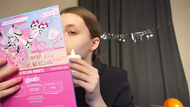 Snapshot of RoslynArcuo chatting on November 2025 08:19:01 PM RoslynArcuo online show from November 2025 08:19:01 PM