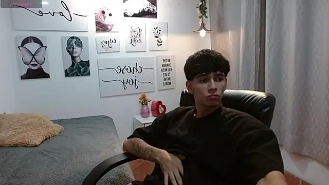 Snapshot of AmethystShadow17 chatting on October 2025 03:41:01 PM AmethystShadow17 online show from October 2025 03:41:01 PM