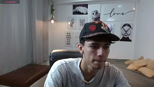 Snapshot of AmethystShadow17 chatting on November 2025 04:44:01 PM AmethystShadow17 online show from November 2025 04:44:01 PM