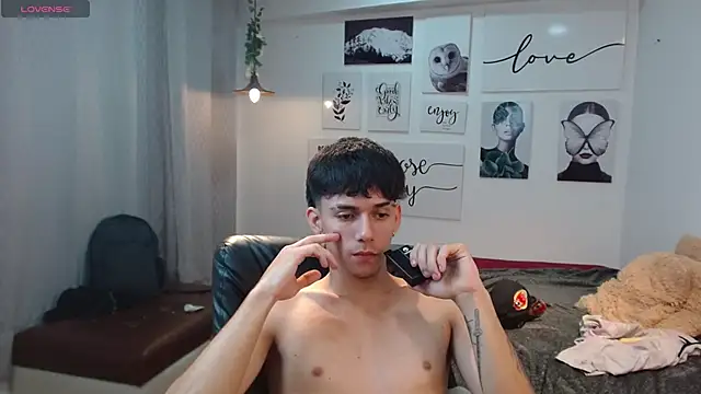 Snapshot of AmethystShadow17 chatting on November 2025 12:21:01 AM AmethystShadow17 online show from November 2025 12:21:01 AM