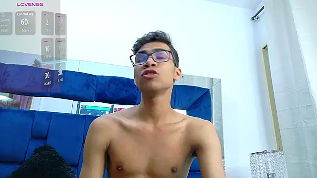 Snapshot of Desire4Duo chatting on October 2025 01:24:02 PM Desire4Duo online show from October 2025 01:24:02 PM