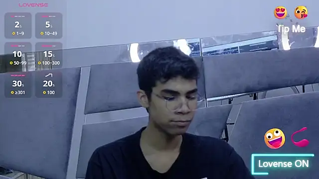 Snapshot of Desire4Duo chatting on November 2025 01:33:02 PM Desire4Duo online show from November 2025 01:33:02 PM