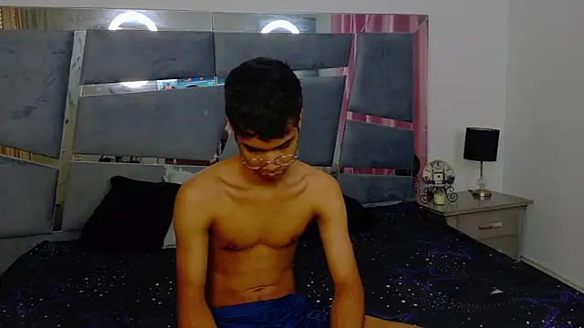 Snapshot of Desire4Duo chatting on November 2025 01:25:02 PM Desire4Duo online show from November 2025 01:25:02 PM